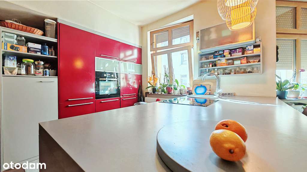 Mieszkanie dwupoziomowe, piwnica, schowki