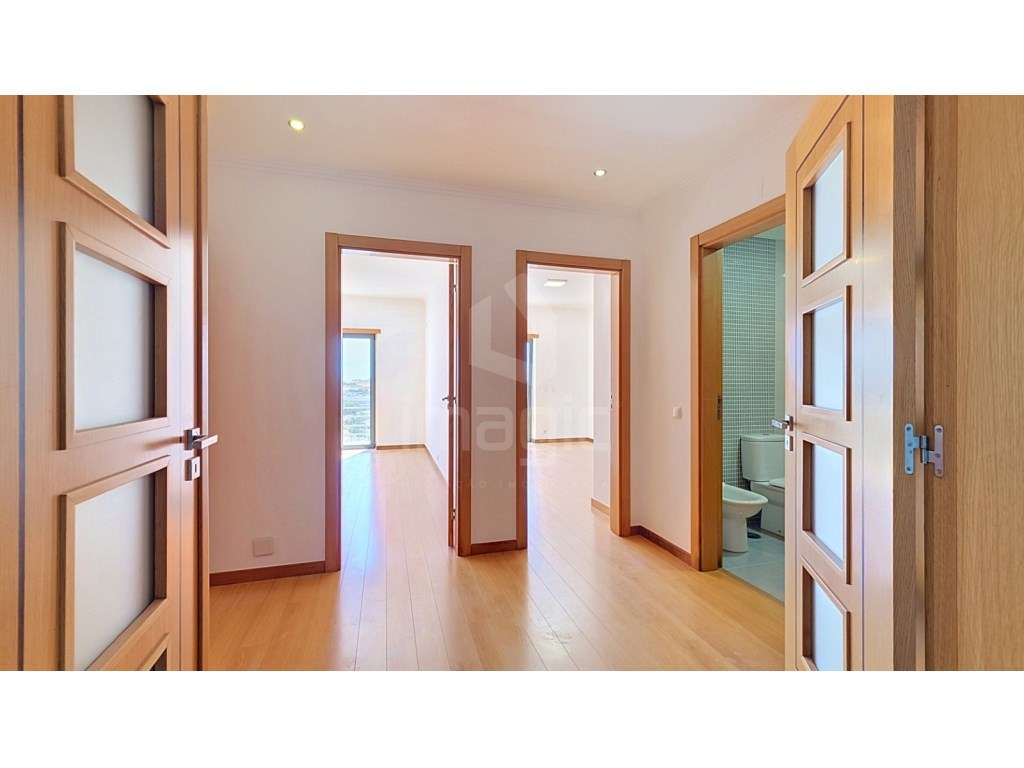 Apartamento T3 + sótão, usado, em Mafra.-11