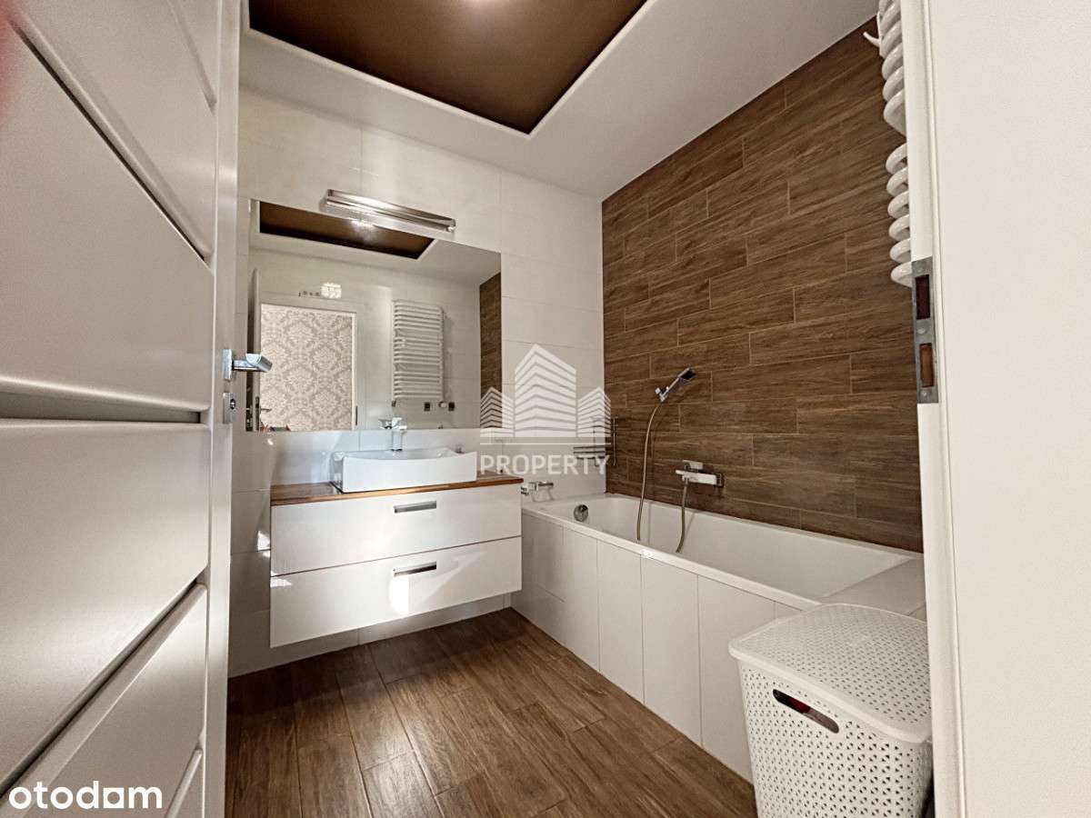 Teren ogrodzony,dwa m.postojowe,dwupoziomowe-9