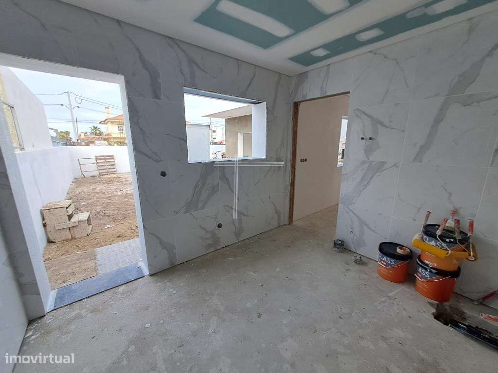 Moradia isolada T3+1, arquitetura contemporânea - Fernão Ferro - Grande imagem: 5/34