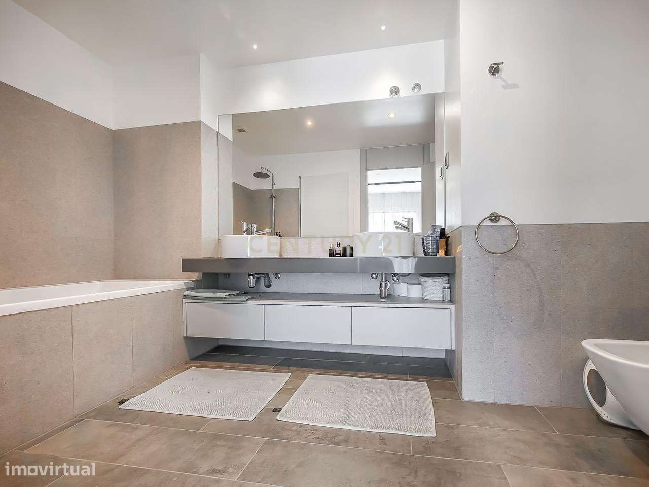 Moradia T4 em Condomínio Privado | Piscina | 6WC | Jardim | Terraço |-35