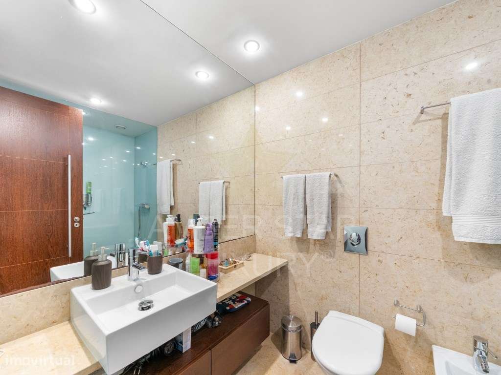 Apartamento T4 como novo, em condomínio de alto padrão-22