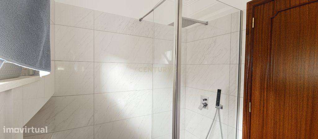 Amadora - Reboleira, apartamento T2 com 94m2, sala com lareira, 2 vara-4