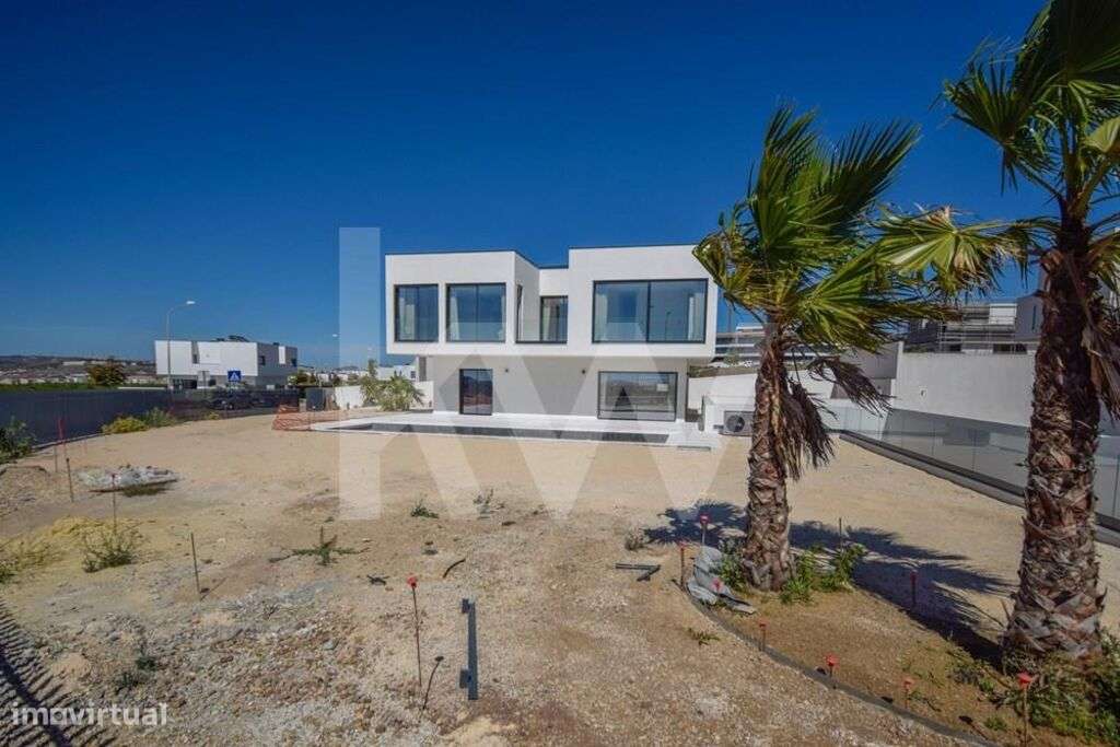 SKYCITY - Moradia de Luxo T4 na Serra de Carnaxide - Jardim - Piscina - Grande imagem: 5/49