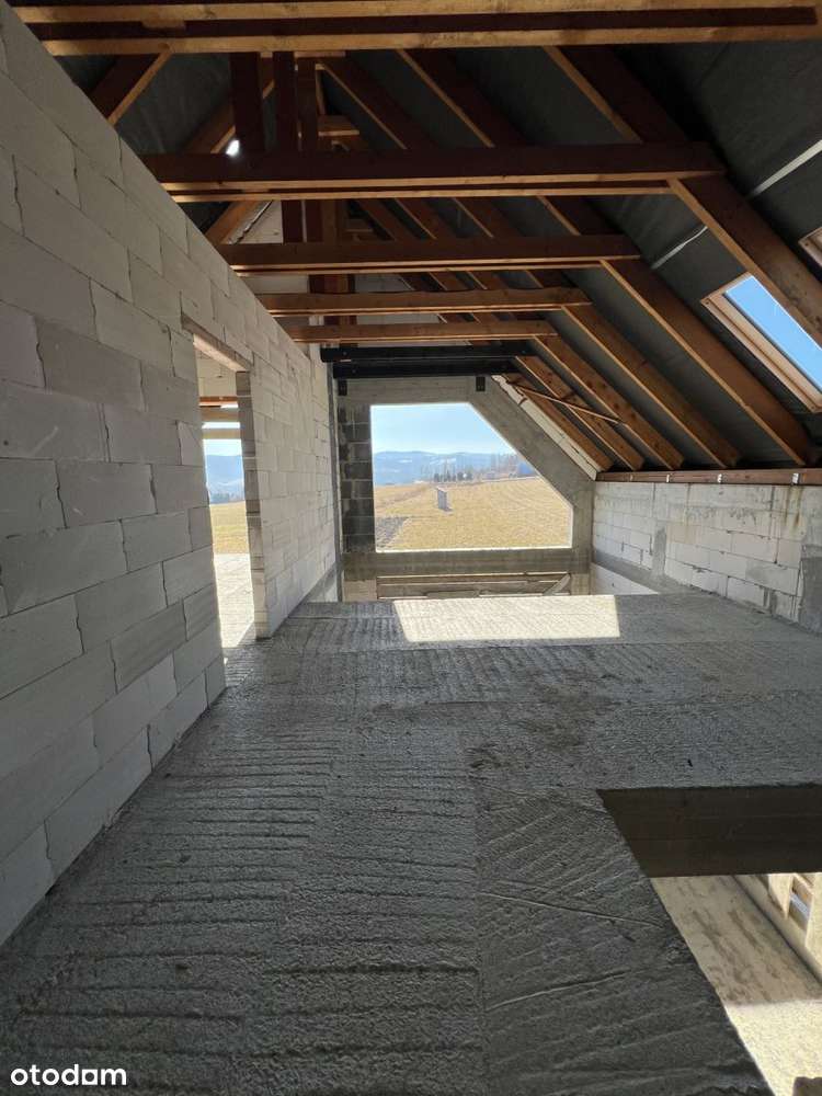 Widokowa działka z rozpoczętą budową-13