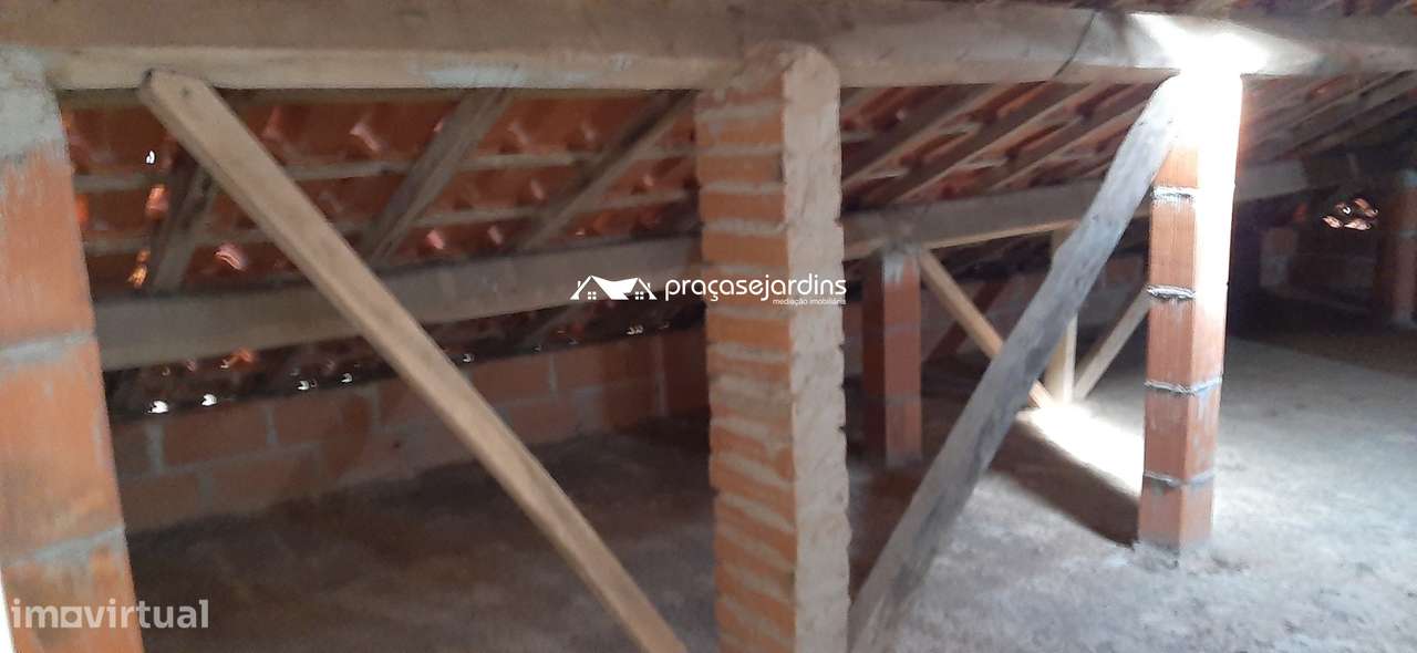 Prédio com 3 Apartamentos-42