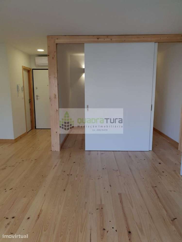 Apartamento T0 Espaçoso e C/ Terraço 24m2 | S. Dinis - Grande imagem: 4/13