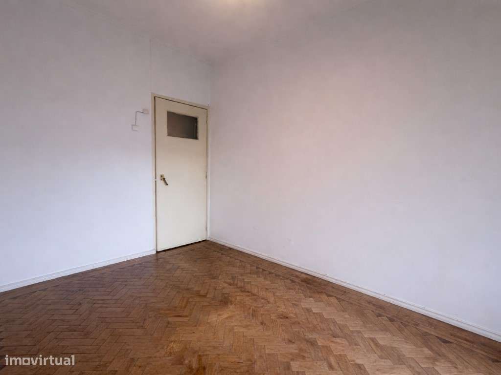 T2 junto ao Cineteatro Municipal da Damaia-11