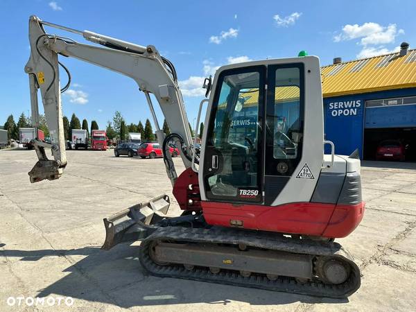 Takeuchi TB250 - 3