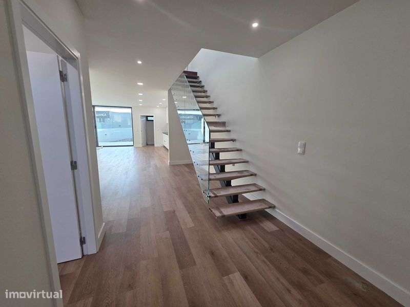 Moradia T4 Aradas 2min Glicinias - Grande imagem: 4/7