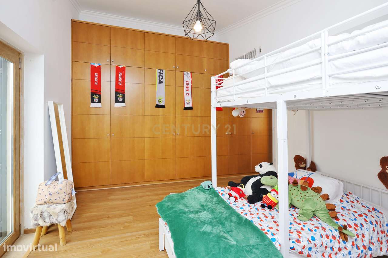 Moradia Isolada com 5 Quartos em Odivelas-58