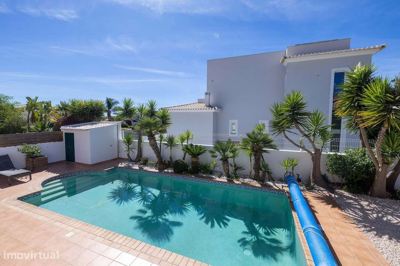 MORADIA T3+1 COM PISCINA A POUCOS PASSOS DA MARINA DE LAGOS E DA PRAIA - Grande imagem: 5/47