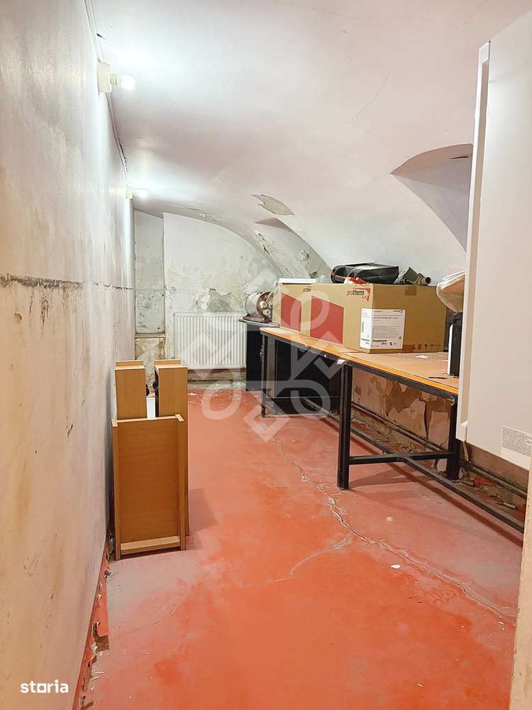 Spatiu de birou de vanzare ultrancentral in Oradea-11