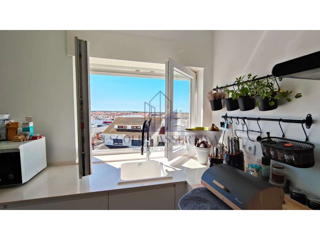 Apartamento T3 remodelado, com vista desafogada-13