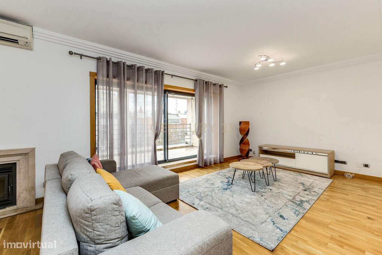 T2 COM TERRAÇO, ARRECADAÇÃO E PARQUEAMENTO JUNTO AO SALDANHA - Grande imagem: 3/39