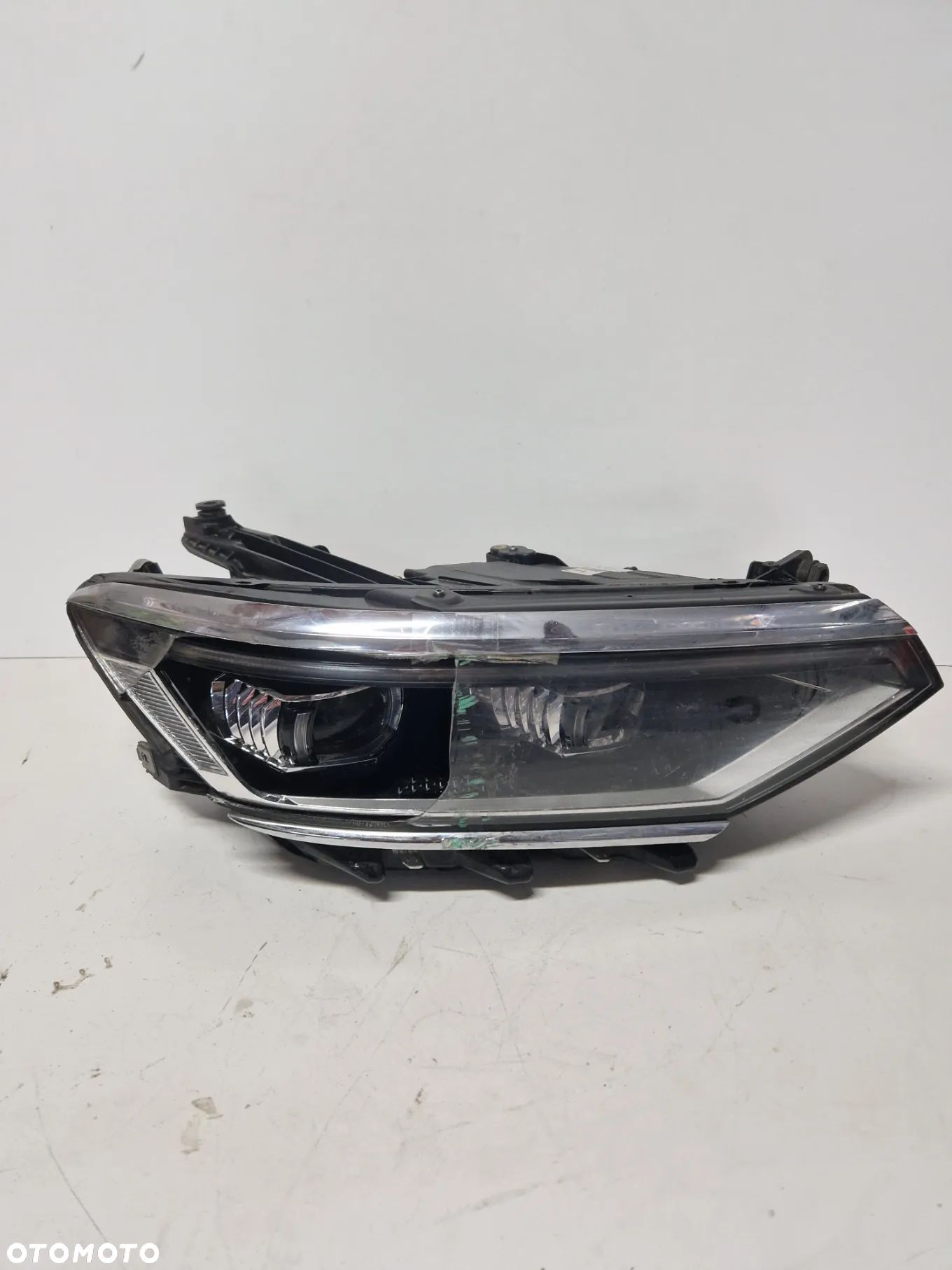 Lampa prawy przód vw passat b8 led - 1