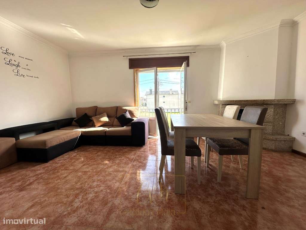 Moradia Bi Familiar / 2 Andares Moradia com logradouro-1