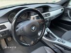 BMW Seria 3 320d DPF Touring - 6