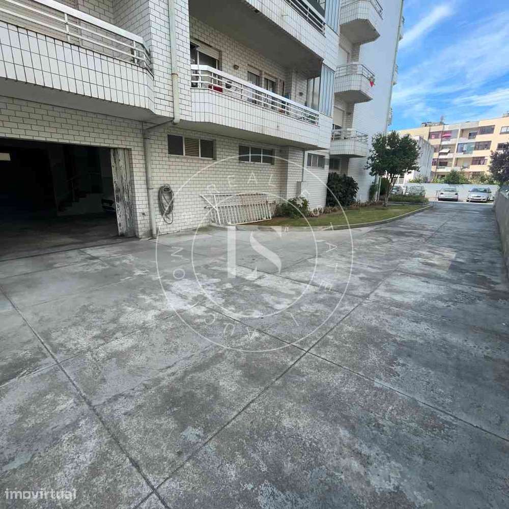 Apartamento T2 com Garagem e Arrumos | Urb. dos Altos | Cidade da Maia-37