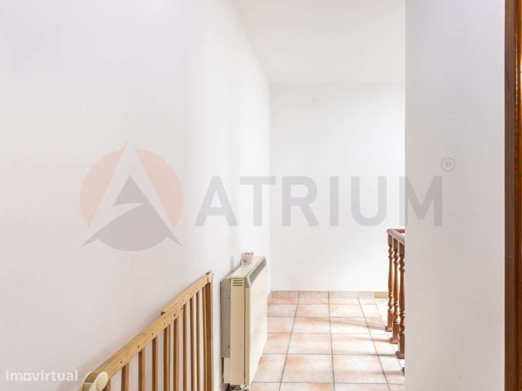 Moradia T3 com garagem, no Faralhão-37