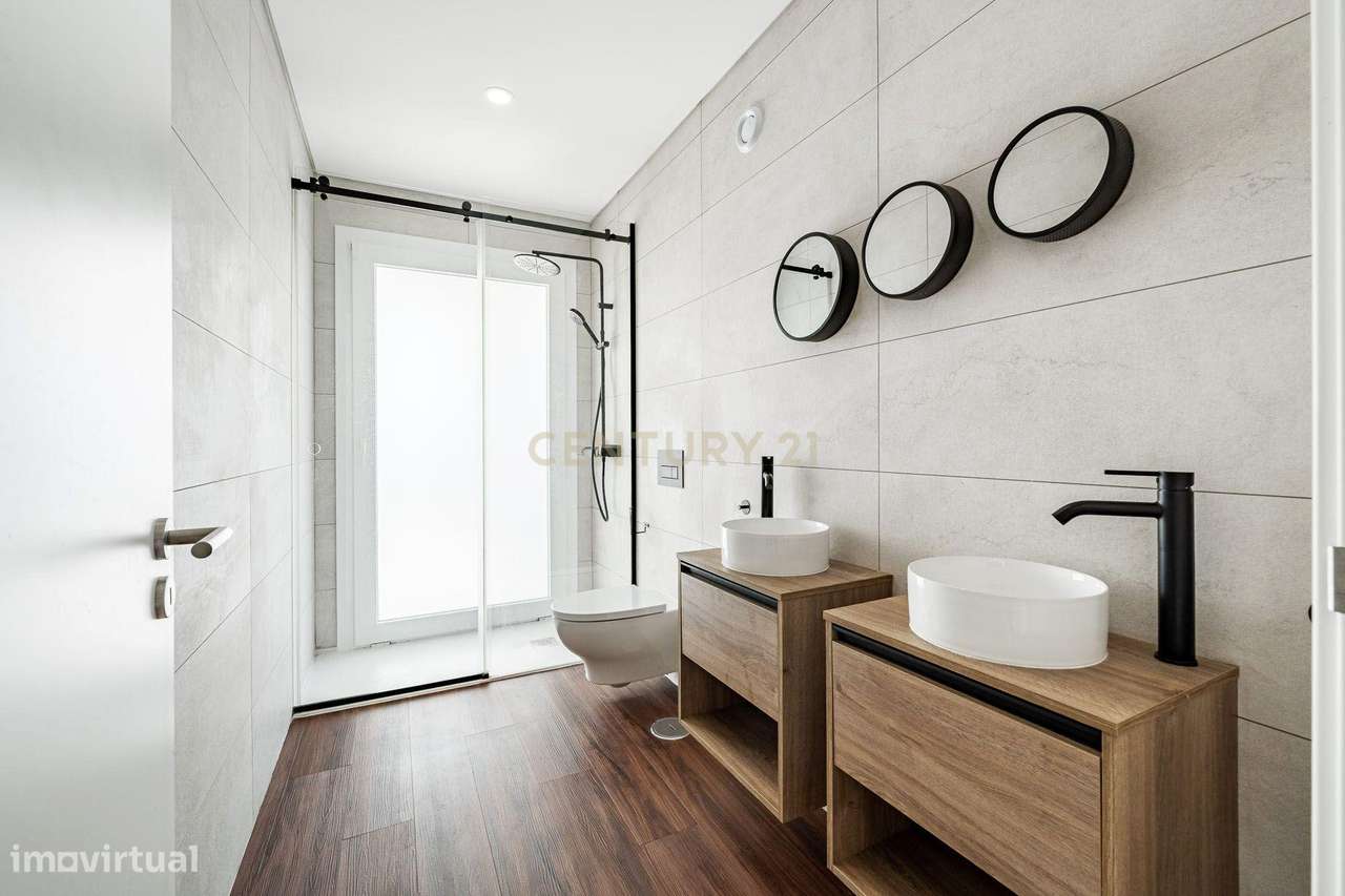 Moradia T4 em Fernão Ferro, Seixal, com Piscina e enorme Jardim-57