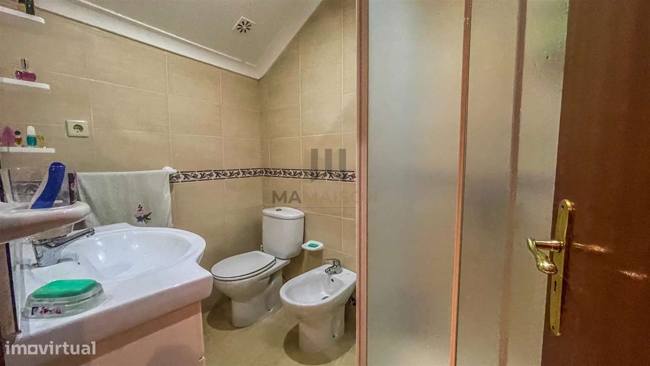 Moradia T4 | Zona Vinícola | Salzedas | Tarouca-11