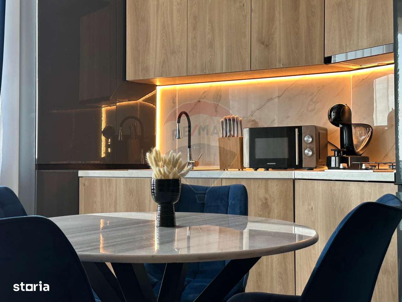 Apartament cu 2 camere de închiriat Mamaia nord prima linie la mare - Imagine principală: 3/14