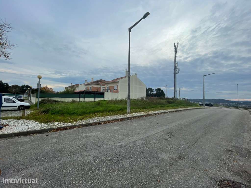 Lote de Terreno para uma moradia na zona de São Martinho do Bispo - Grande imagem: 3/12