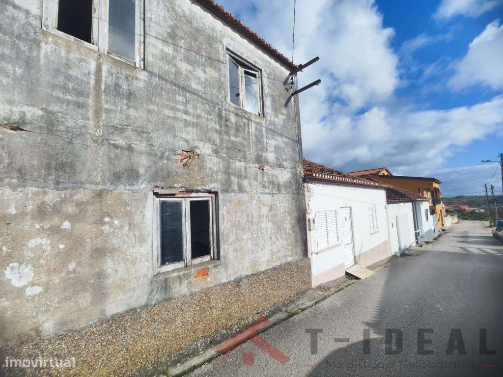Conjunto de Moradias e Anexos com Vista de Mar-20