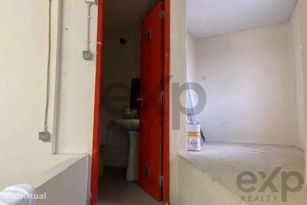 Loja/Armazém Versátil nas Olaias – Lisboa - Grande imagem: 3/8