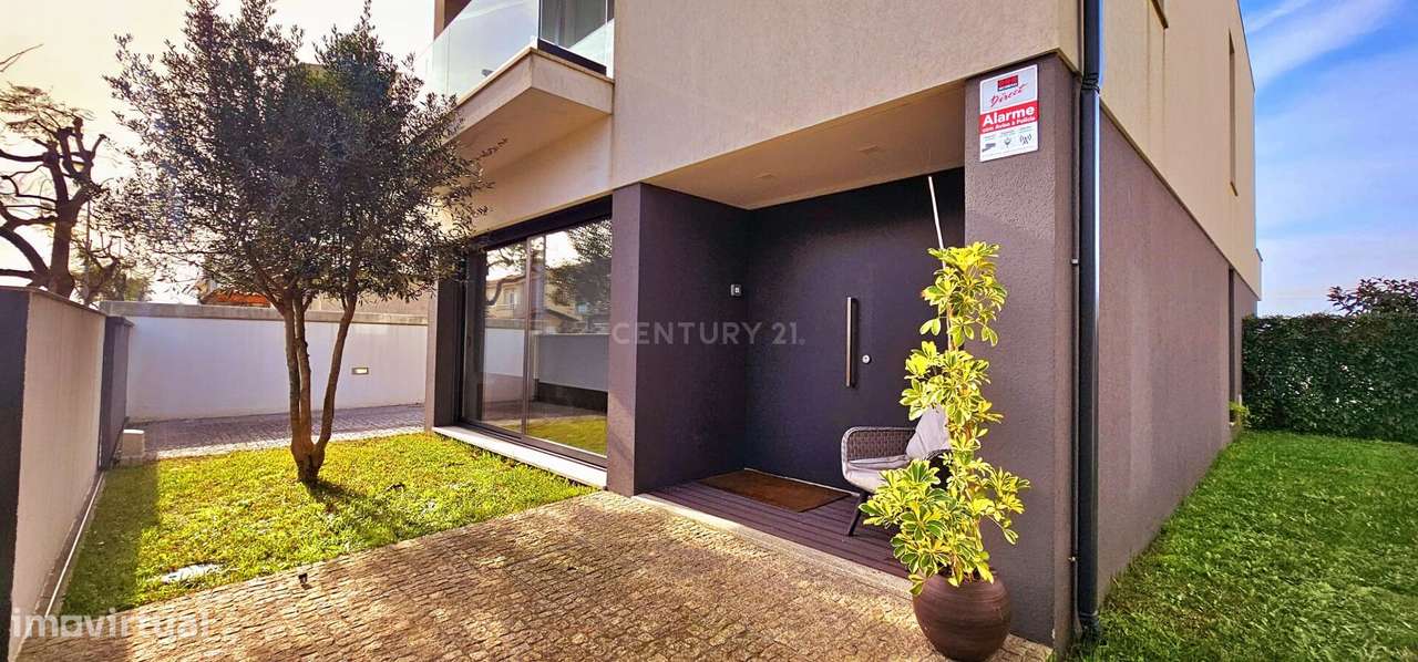 Moradia Moderna com Quatro Quartos em Beiriz - Grande imagem: 2/51