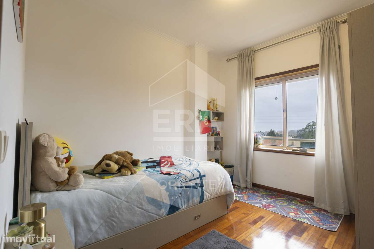 Apartamento T3 com Áreas Generosas em Serzedo-36