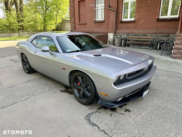 Dodge Challenger - 12