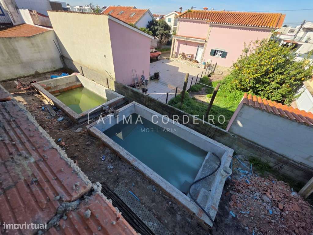 Moradia T4 com 3 Suítes e piscina Fernão Ferro-12