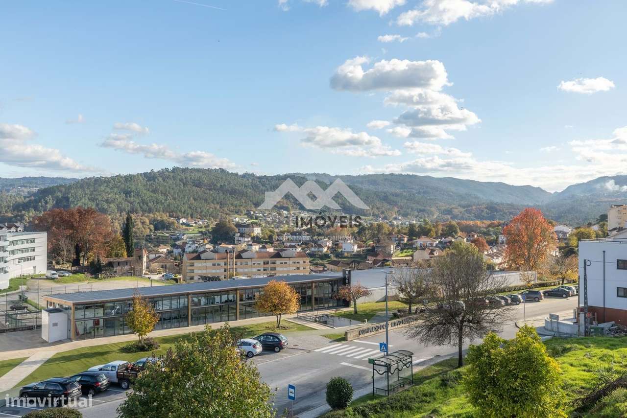 Loja | Centro Comercial S. Pedro do Sul | Luz Natural | Duas frentes S-9