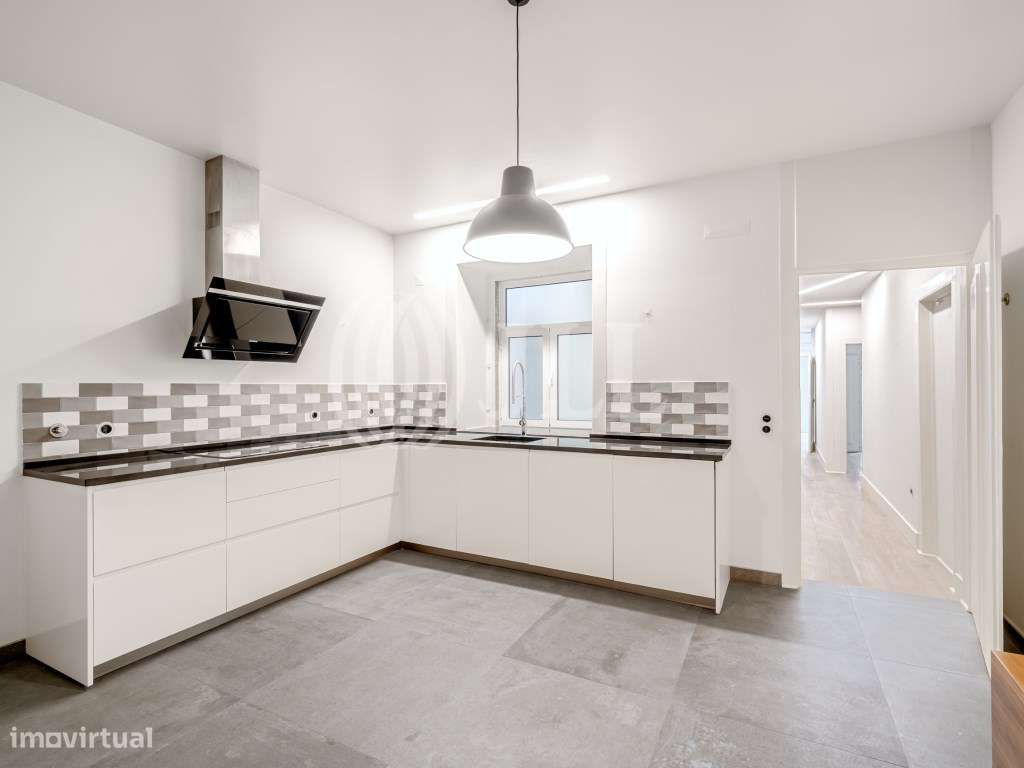 Apartamento T2+2 , renovado, em Alfama, Lisboa-11