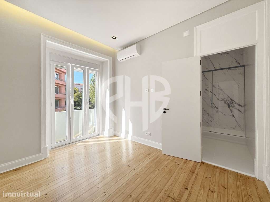 Apartamento T3 // Totalmente Renovado - Av. Almirante Reis-28