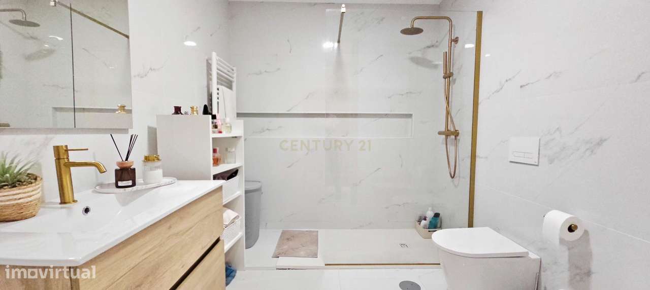 Apartamento T3 de Luxo em Condomínio Fechado com Piscina-23