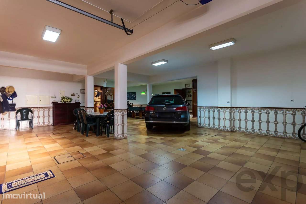 Moradia de Prestígio com Piscina-40