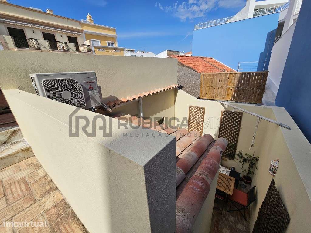 Moradia v1 terrea restaurada no centro de Loule-17