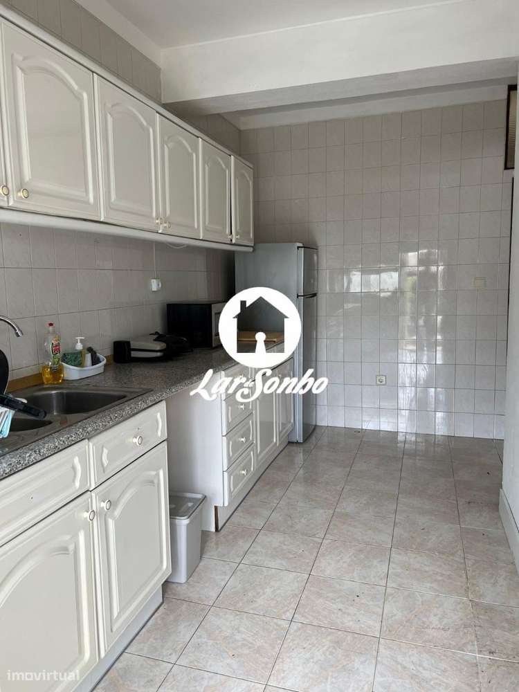 Apartamento T2 com CAVE e TERRAÇO de 80m2 à constituição-20