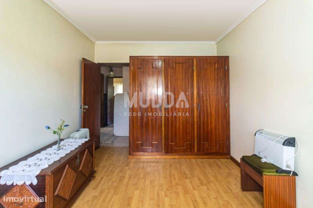 Moradia BI-FAMILIAR com amplas varandas-22