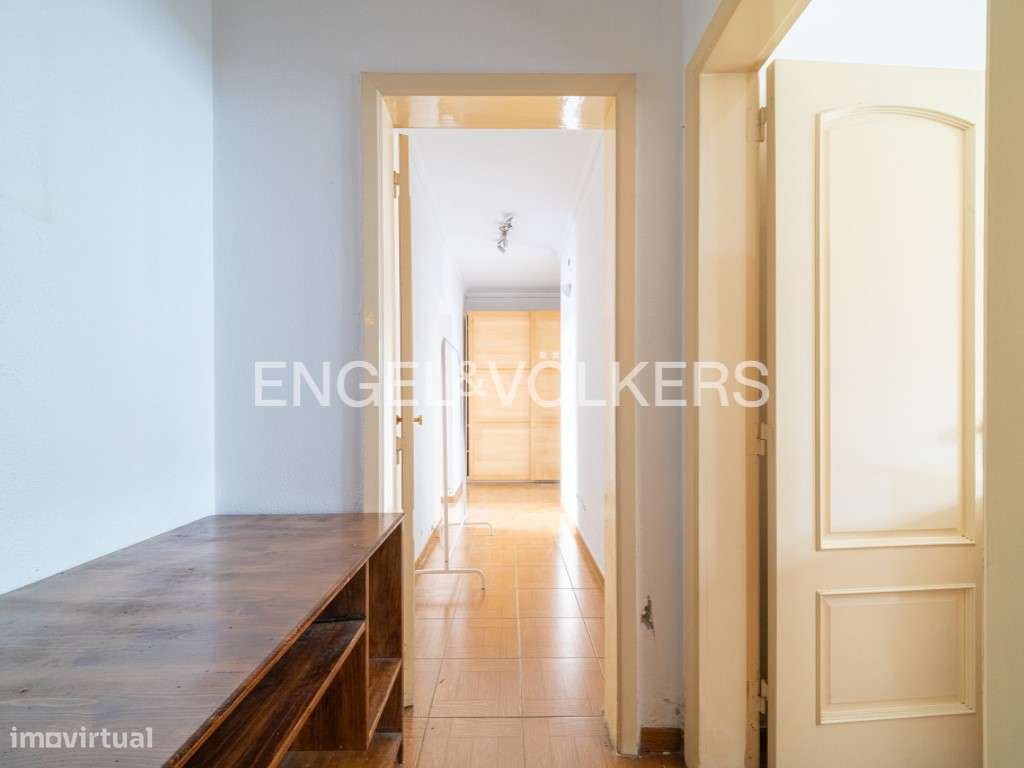 Apartamento para remodelação com estacionamento no Areeiro-13