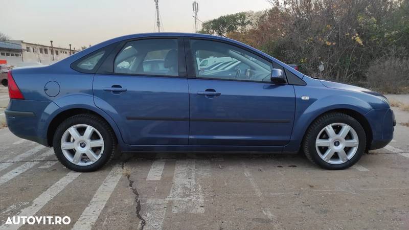 Ford Focus 1.6i Trend - 10