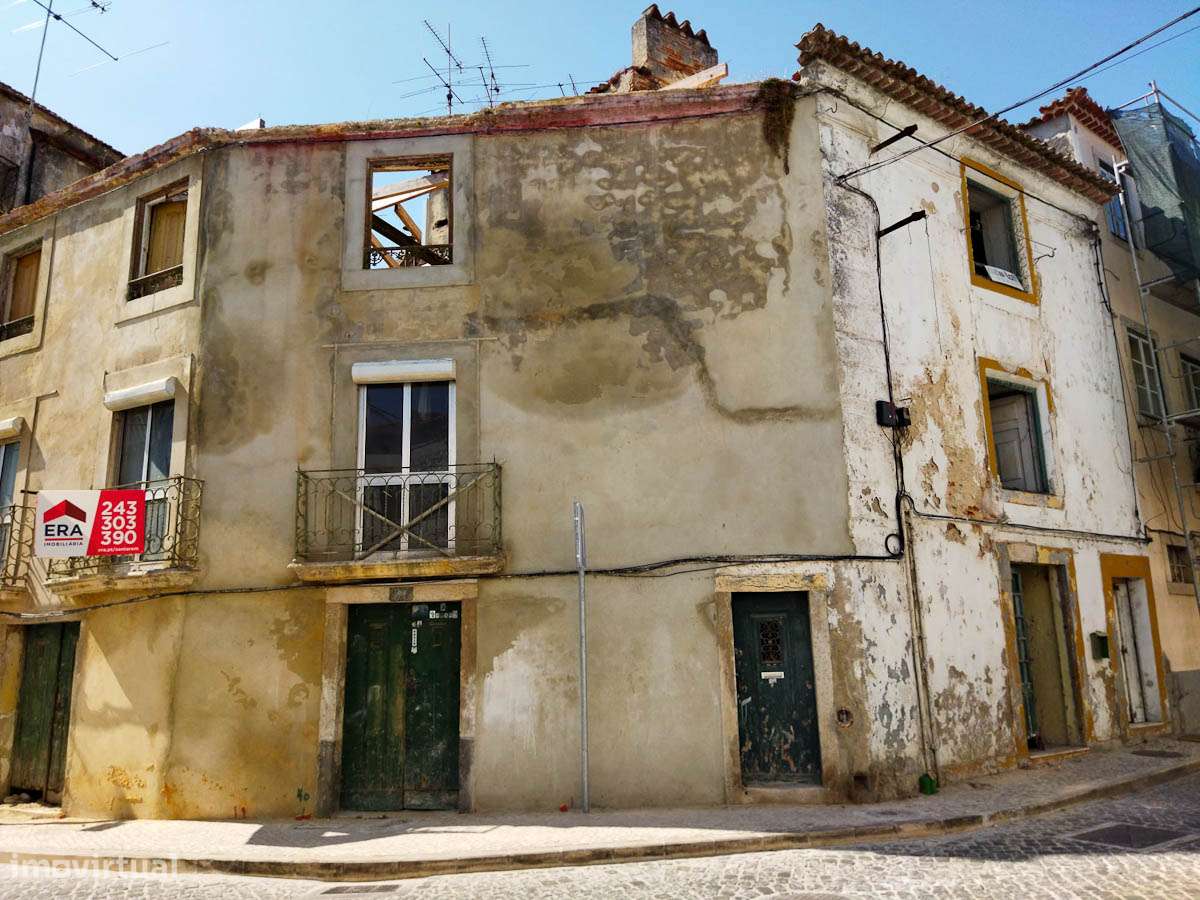 Prédio próximo do Rio Tejo - Grande imagem: 3/6