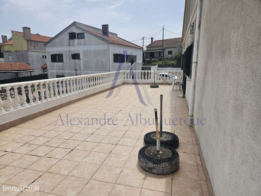 Moradia com anexo e espaço comercial.-41