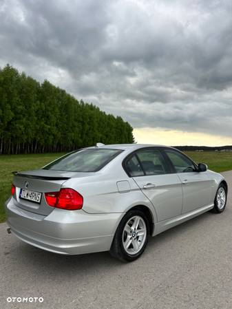 BMW Seria 3 318d - 4