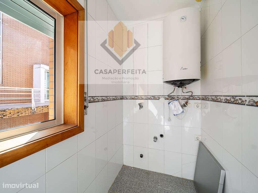 Fabuloso Apartamento T3 de 3 Frentes com Varanda e Box - Avintes-14