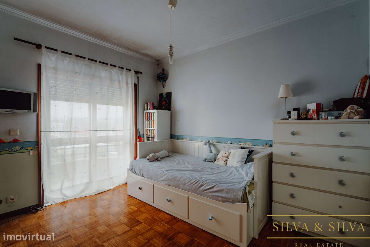 Apartamento T2+1 com garagem  no centro de Canelas-20