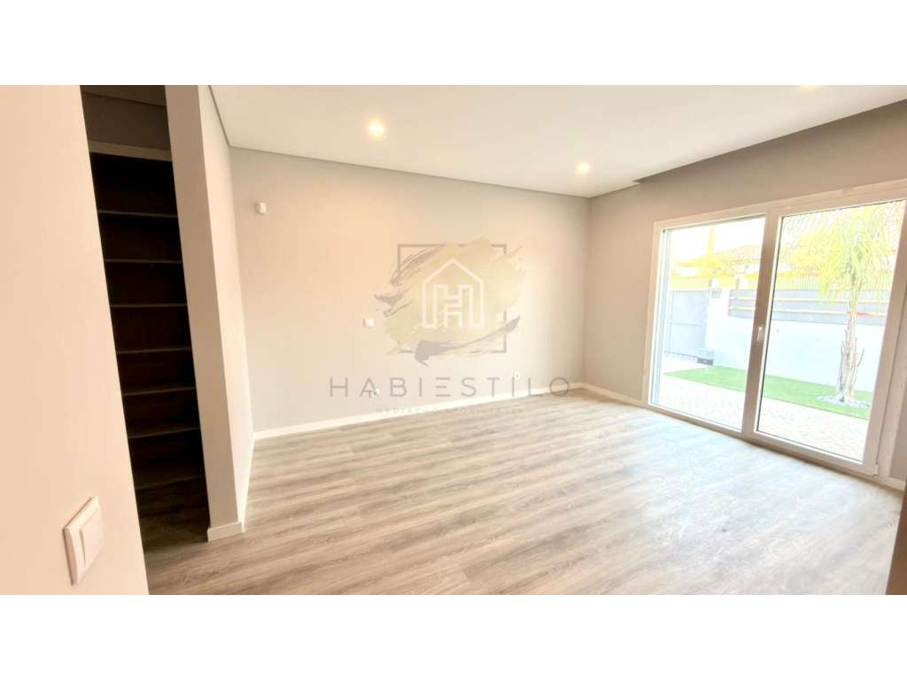 MORADIA T4 COM PISCINA EM AZEITÃO | OPORTUNIDADE A NÃO PERDER-26